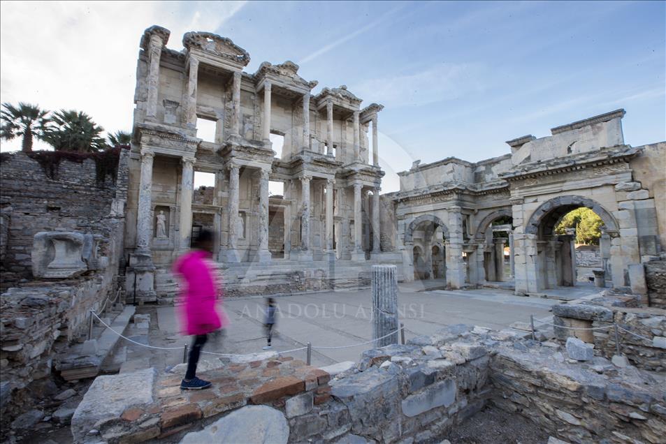 Bir asırdır turist çeken antik kent 