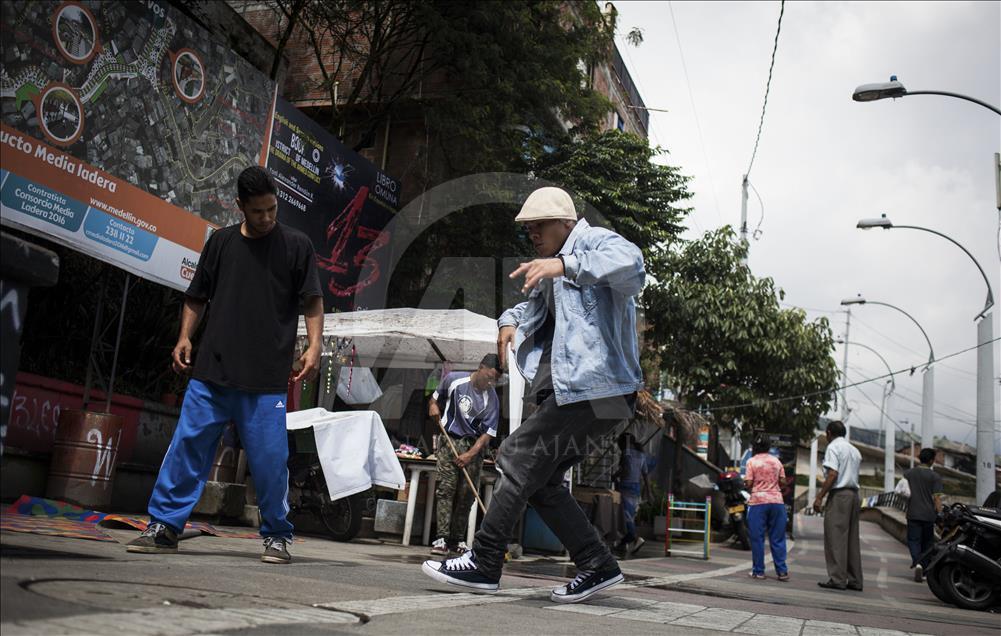 Medellin'de ki Comuna 13 Mahallesi gün geçtikçe iyiye gidiyor 