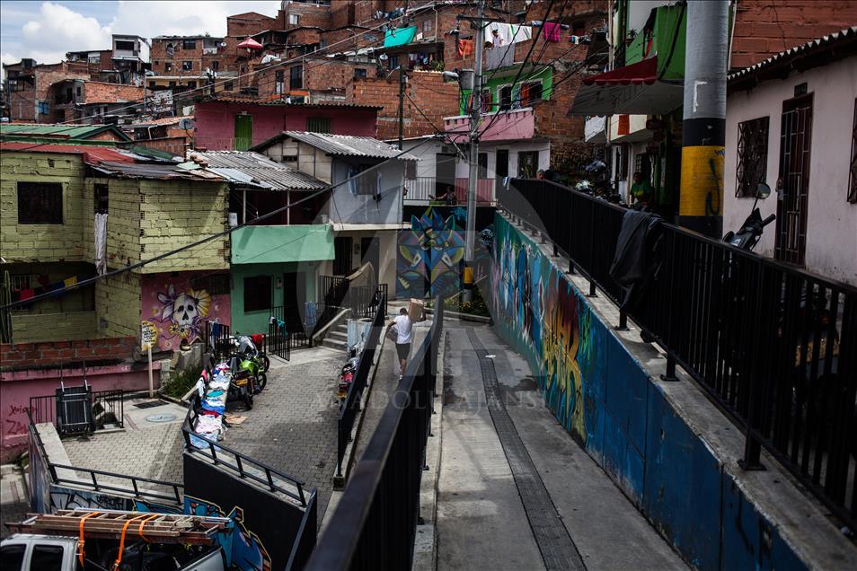 Medellin'de ki Comuna 13 Mahallesi gün geçtikçe iyiye gidiyor 