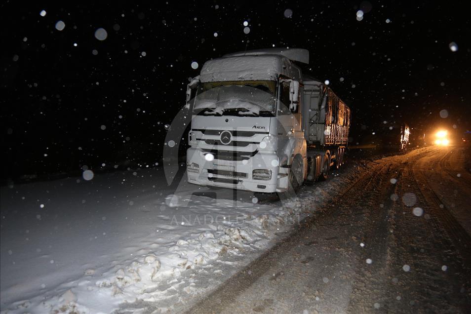 Doğu Anadolu'da kar yağışı ve tipi