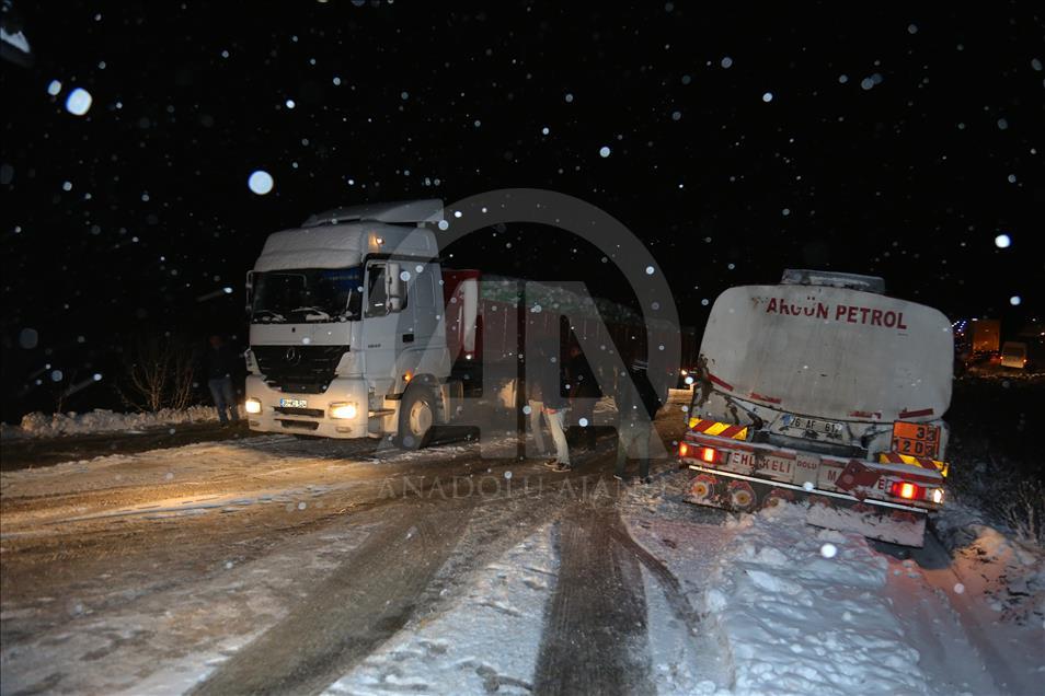 Doğu Anadolu'da kar yağışı ve tipi