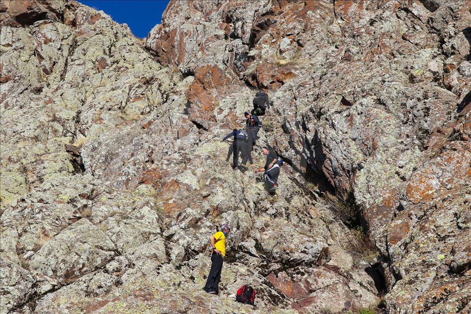 Dağcılar "Doğu'nun K2'si"ne zirve yaptı