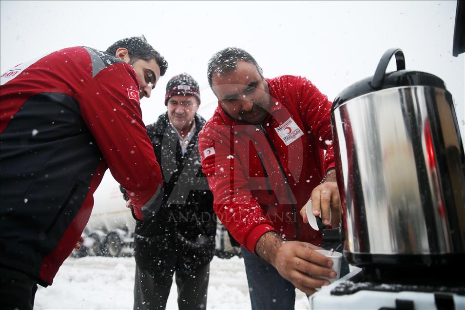 Türk Kızılayı'ndan "kar nöbeti"