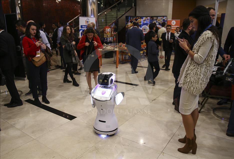 İnsansı robotlar öğretmenliğe kodlanıyor