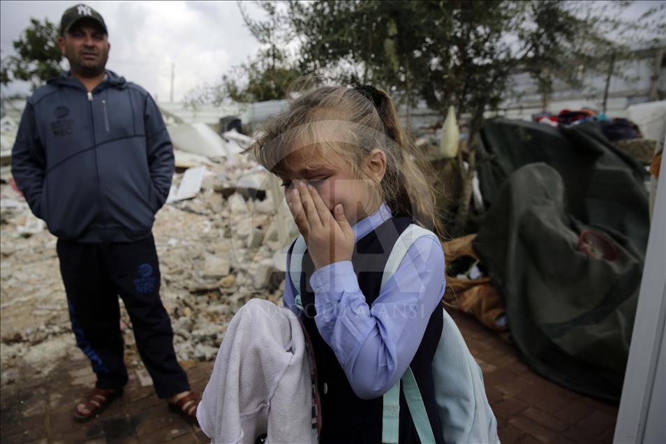 İsrail askerleri Filistinlilere ait 3 evi yıktı