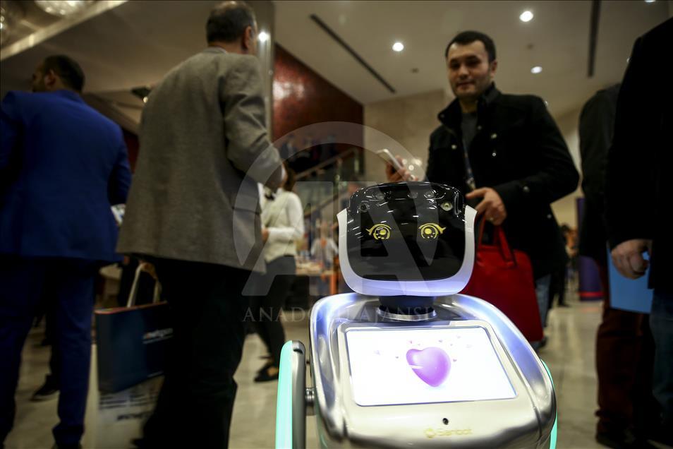 İnsansı robotlar öğretmenliğe kodlanıyor
