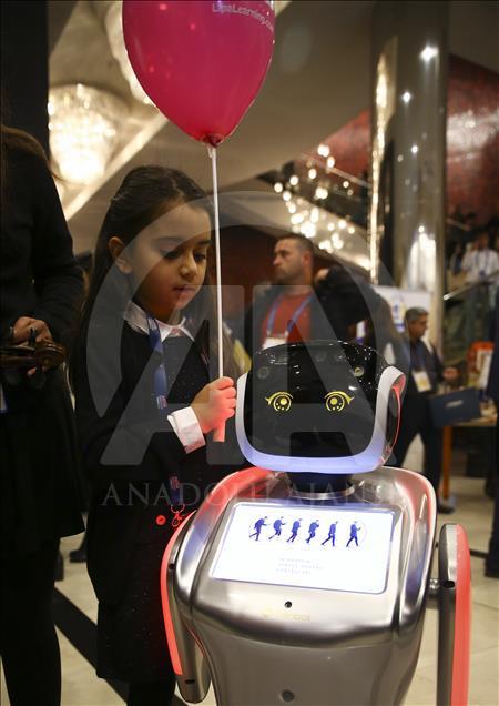 İnsansı robotlar öğretmenliğe kodlanıyor