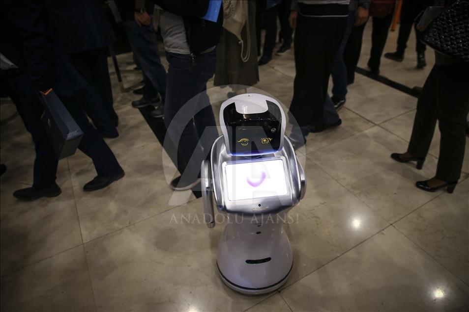 İnsansı robotlar öğretmenliğe kodlanıyor