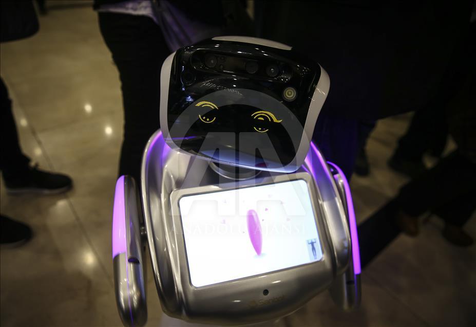 İnsansı robotlar öğretmenliğe kodlanıyor
