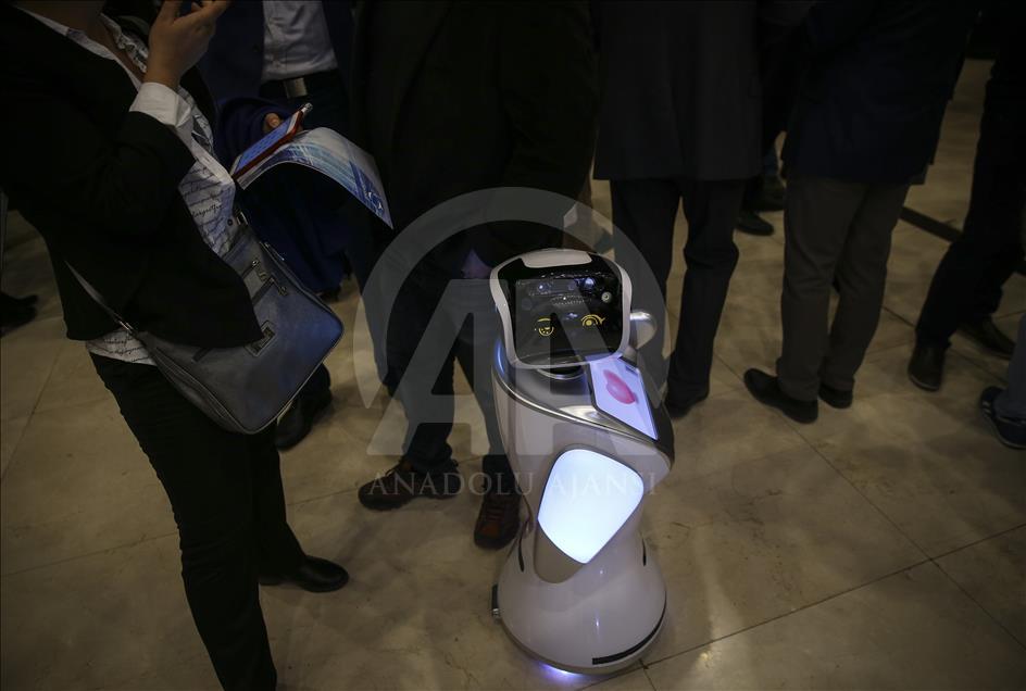 İnsansı robotlar öğretmenliğe kodlanıyor