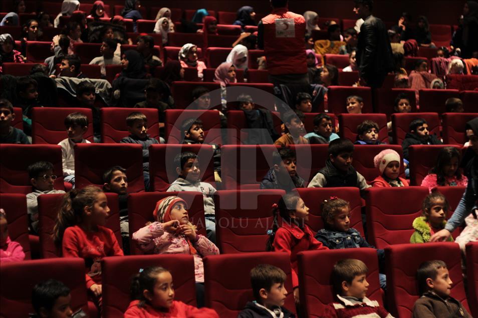 صدها کودک سوری در ترکیه برای نخستین بار به سینما رفتند