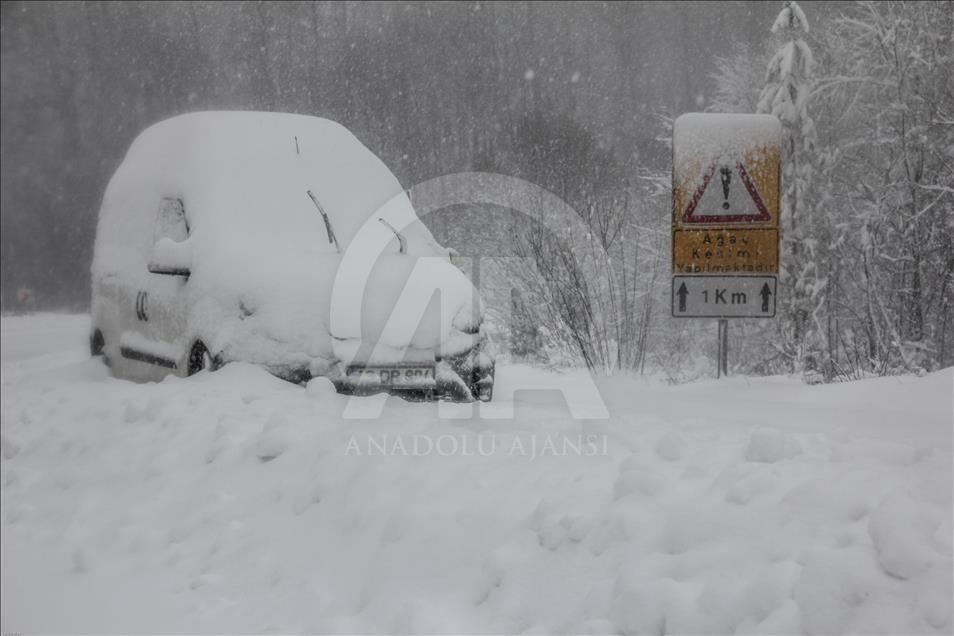 Turkey's Kutahya receives season's first snowfall