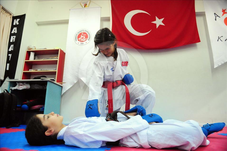 Annesi antrenörü oldu
