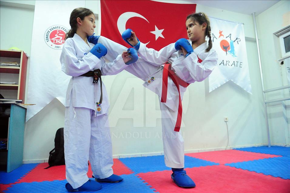 Annesi antrenörü oldu