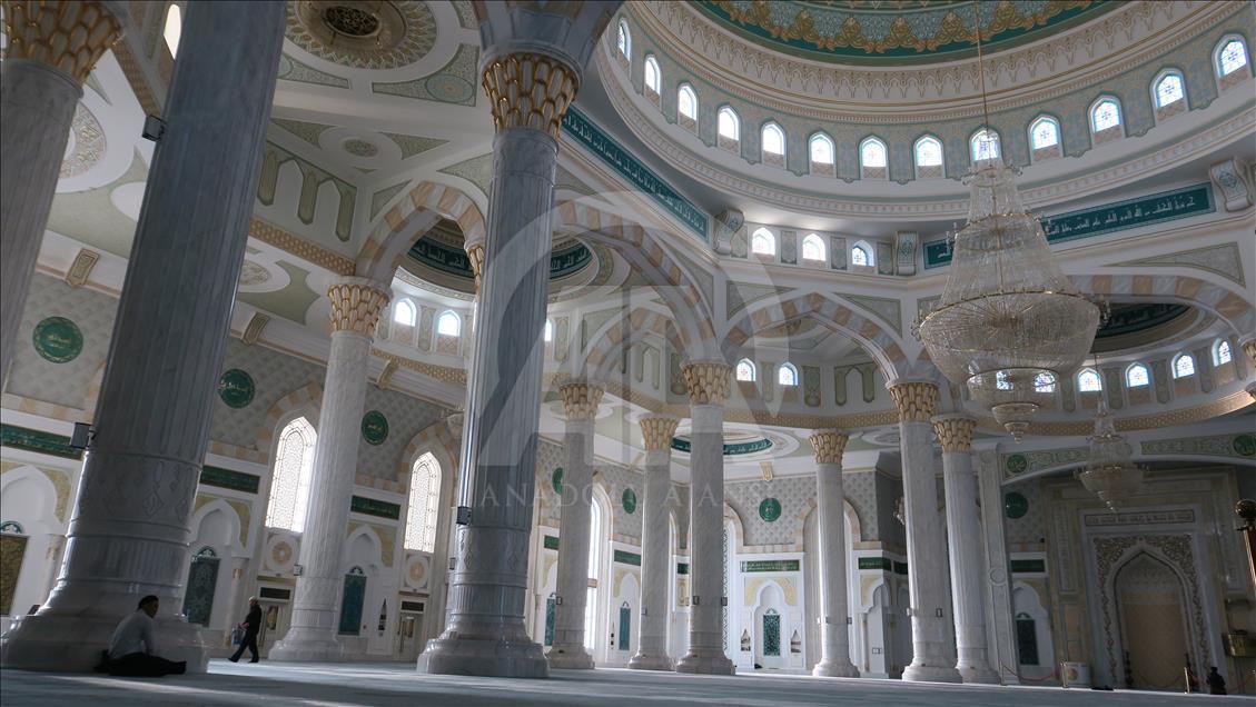 Central Asia’s second largest mosque attracts tourists