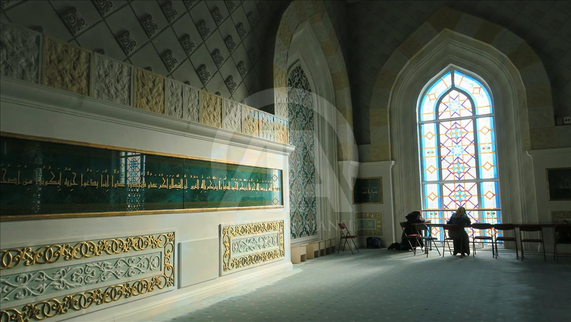 Central Asia’s second largest mosque attracts tourists