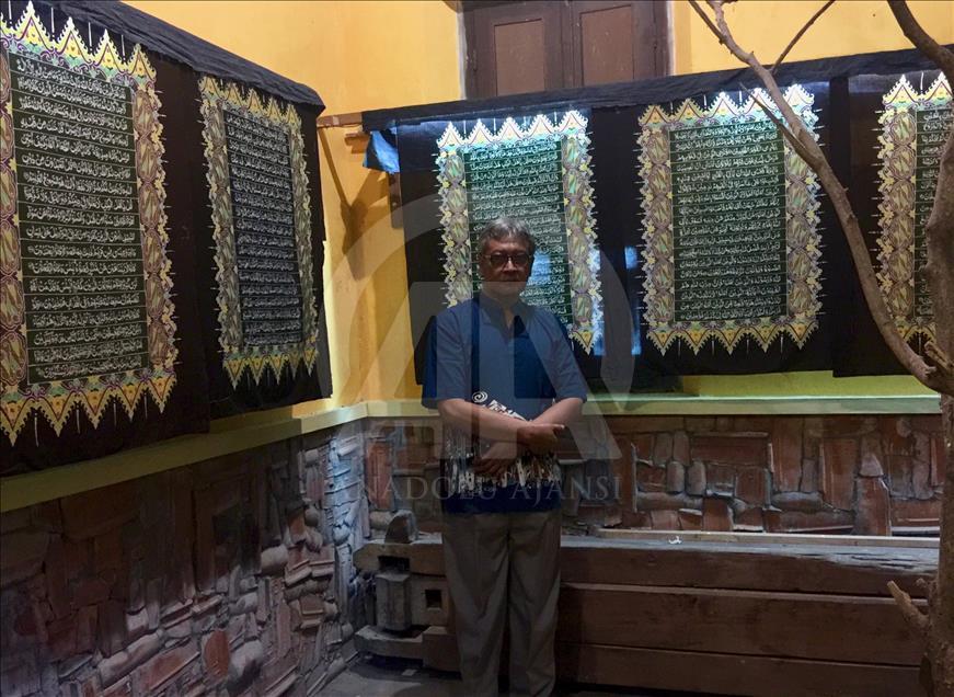 Mushaf Al Quran dari batik