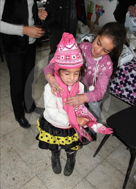 "Öğrenciler üşümesin" diye köy köy dolaşıyorlar