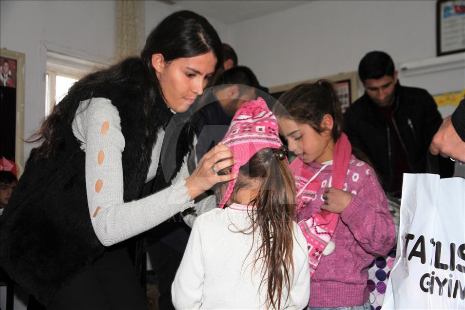 "Öğrenciler üşümesin" diye köy köy dolaşıyorlar