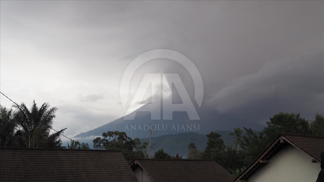 A siete kilómetros del monte Agung