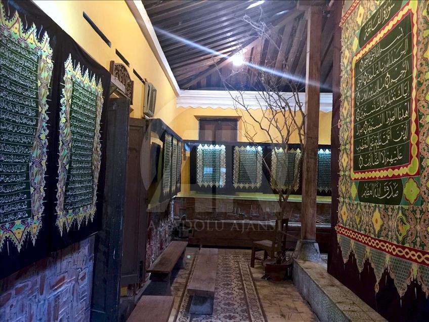 Mushaf Al Quran dari batik