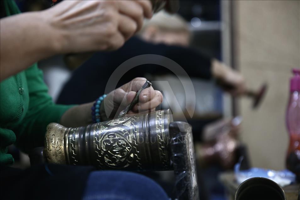 "Bakırcılık erkek mesleğidir" görüşünü yıktılar
