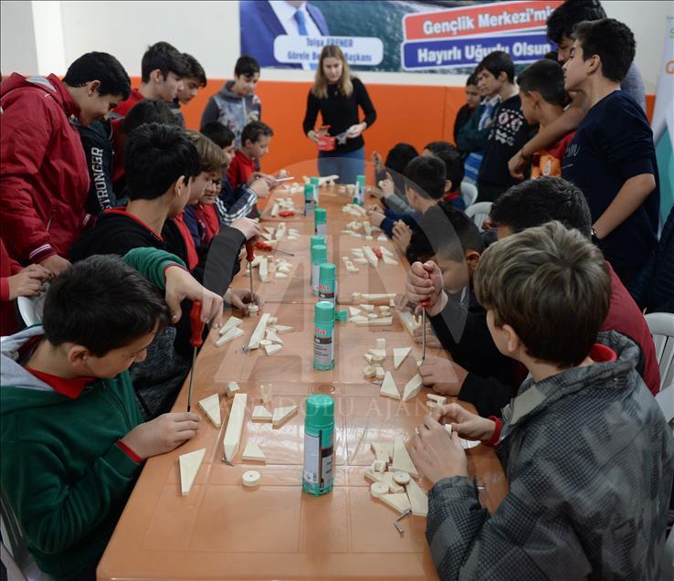 Eski el yapımı oyuncaklar gün yüzüne çıkarıldı