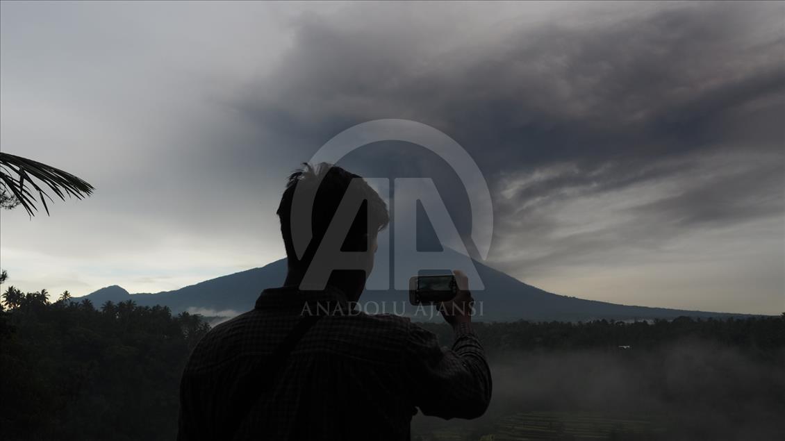 Erupción ensombrece el monte