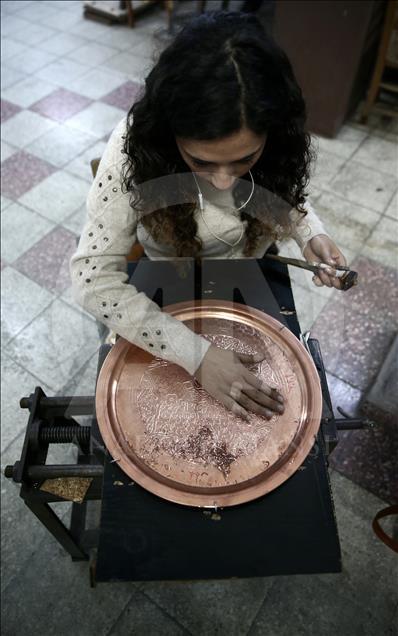 "Bakırcılık erkek mesleğidir" görüşünü yıktılar