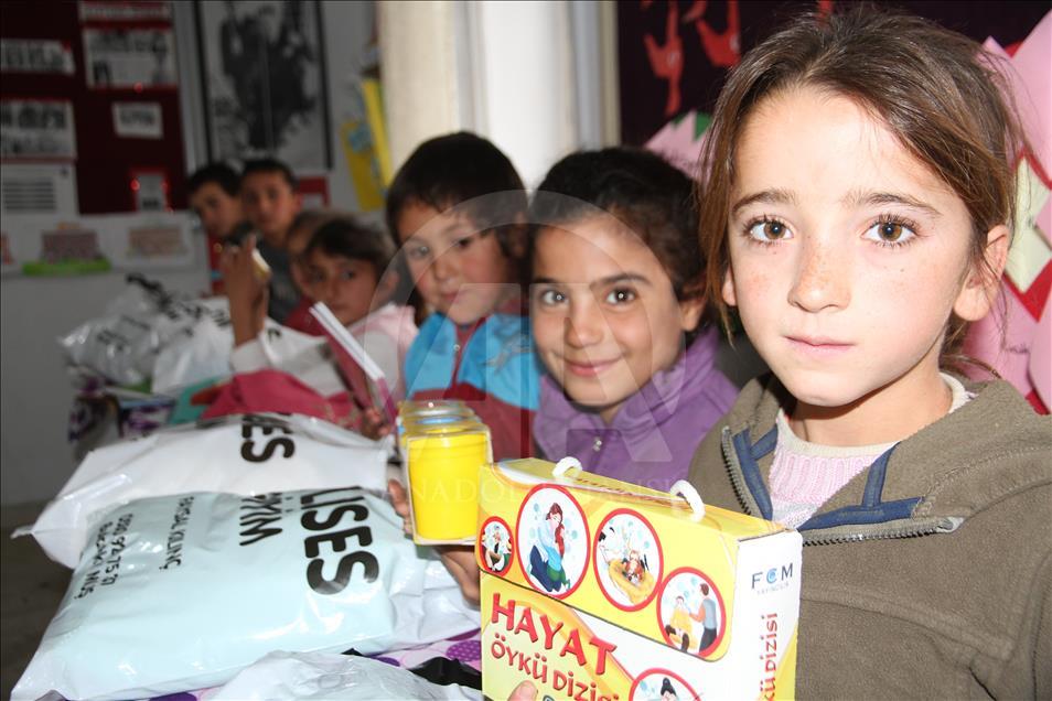 "Öğrenciler üşümesin" diye köy köy dolaşıyorlar