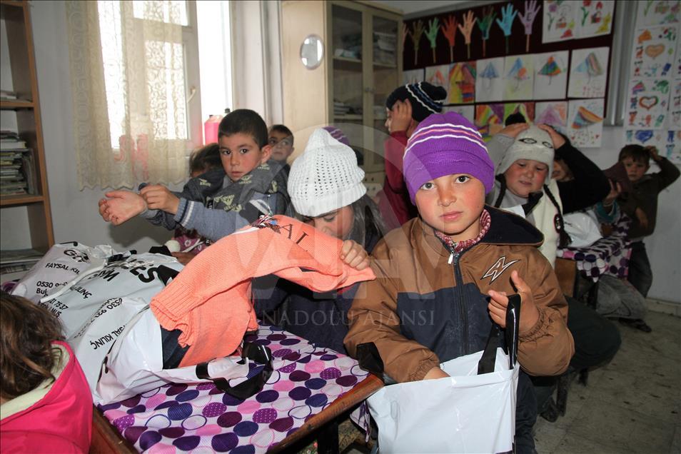 "Öğrenciler üşümesin" diye köy köy dolaşıyorlar