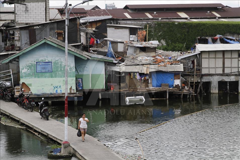 Life in drowned village of Jakarta, Indonesia