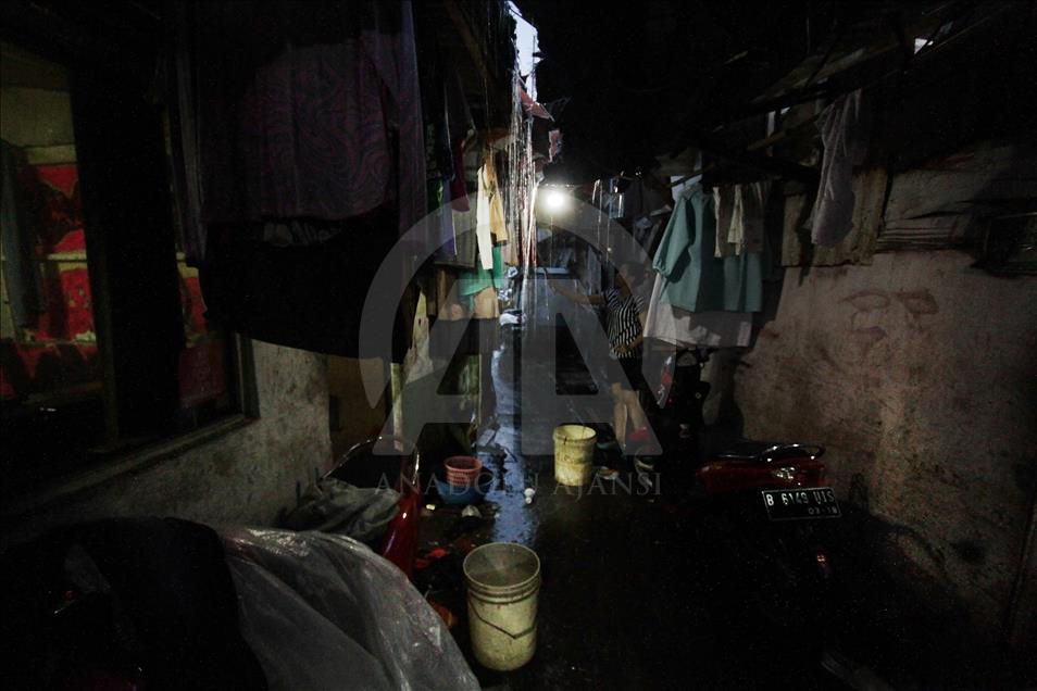 Life in drowned village of Jakarta, Indonesia