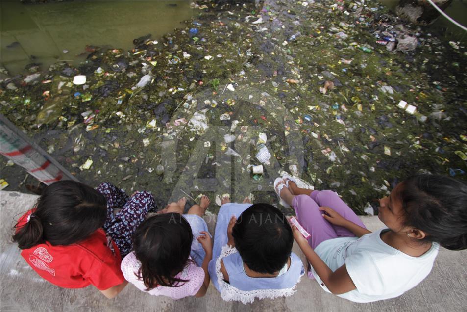 Life in drowned village of Jakarta, Indonesia