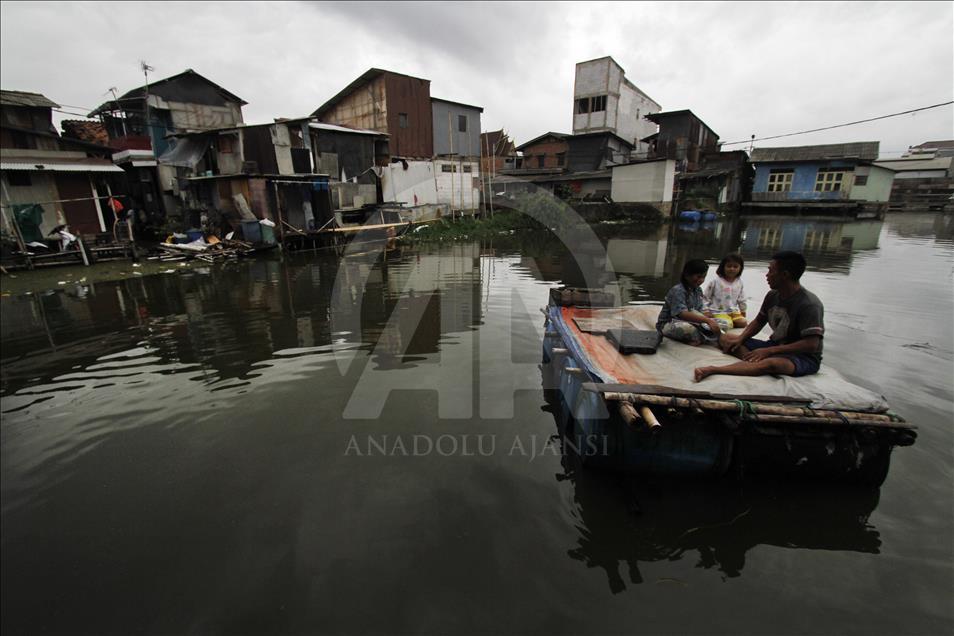 Life in drowned village of Jakarta, Indonesia