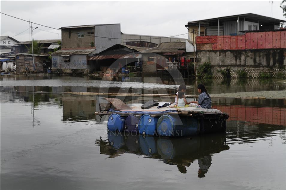 Life in drowned village of Jakarta, Indonesia