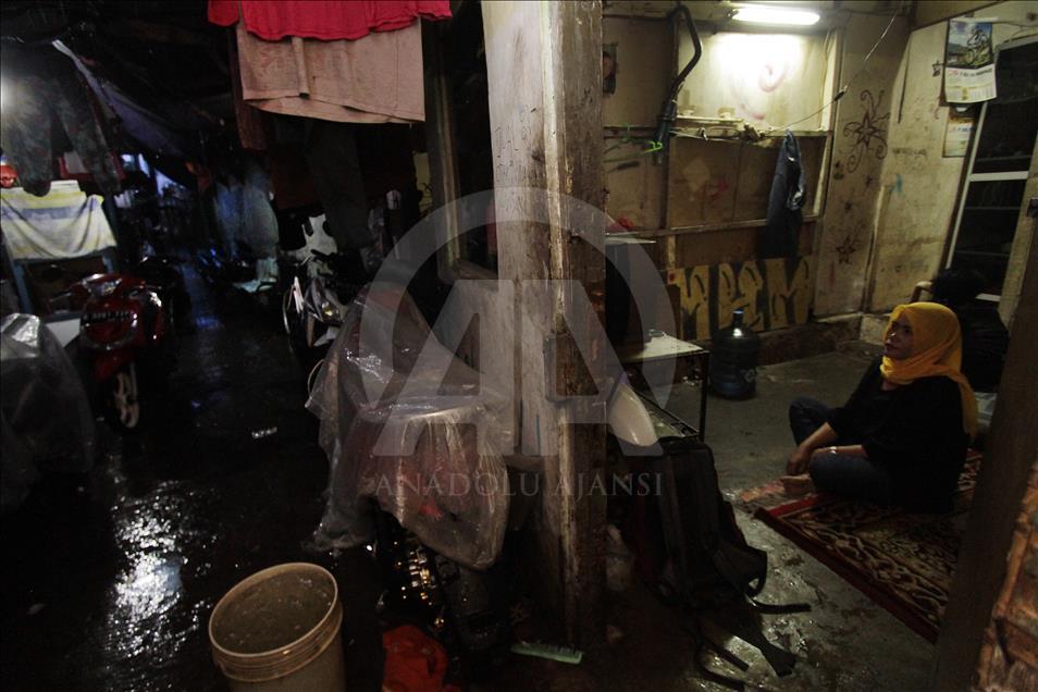 Life in drowned village of Jakarta, Indonesia