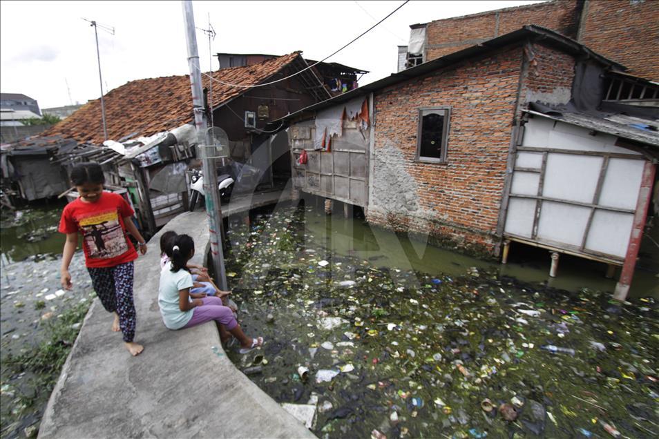 Life in drowned village of Jakarta, Indonesia