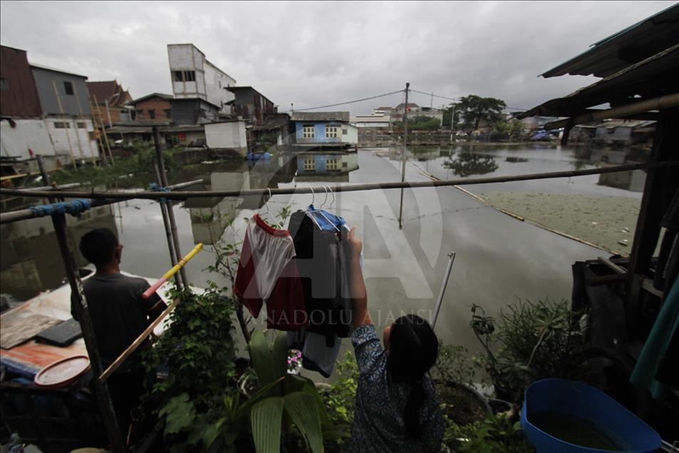 Life in drowned village of Jakarta, Indonesia