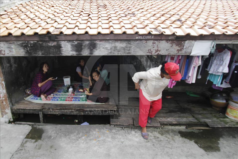 Life in drowned village of Jakarta, Indonesia
