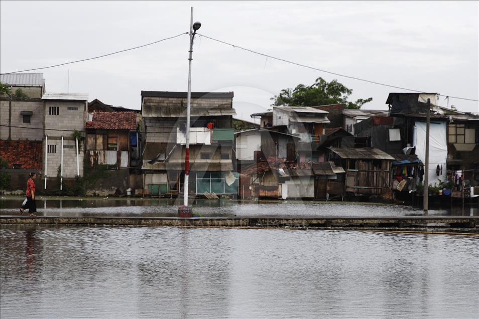 Life in drowned village of Jakarta, Indonesia