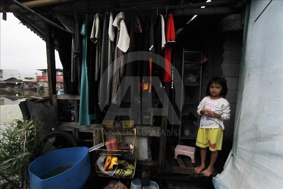 Life in drowned village of Jakarta, Indonesia