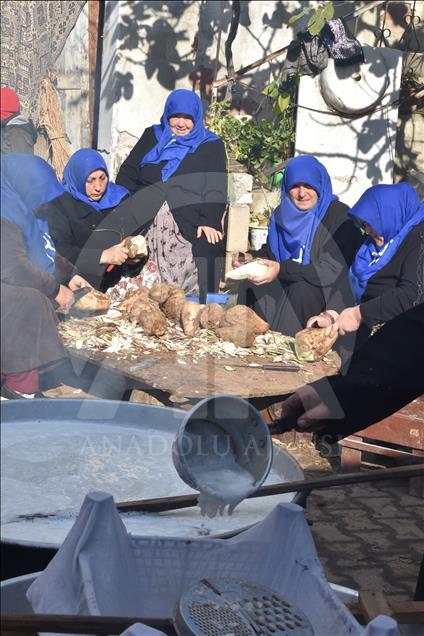 Kayı Boyu kadınları Erdoğan'a pekmez götürdü