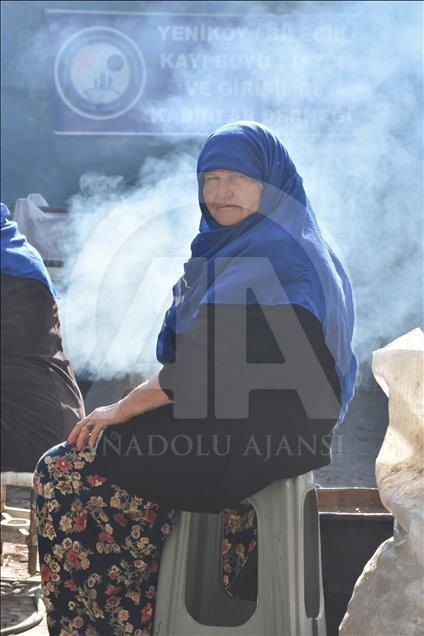 Kayı Boyu kadınları Erdoğan'a pekmez götürdü