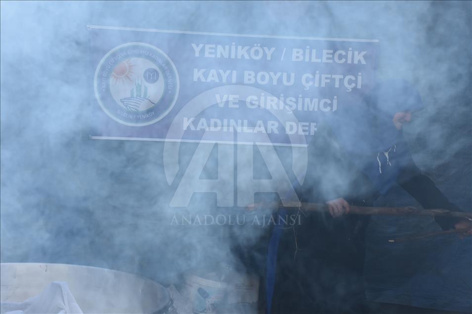 Kayı Boyu kadınları Erdoğan'a pekmez götürdü