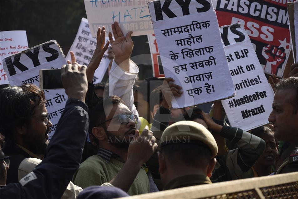 Hindistan'da Afrazul cinayeti protesto edildi