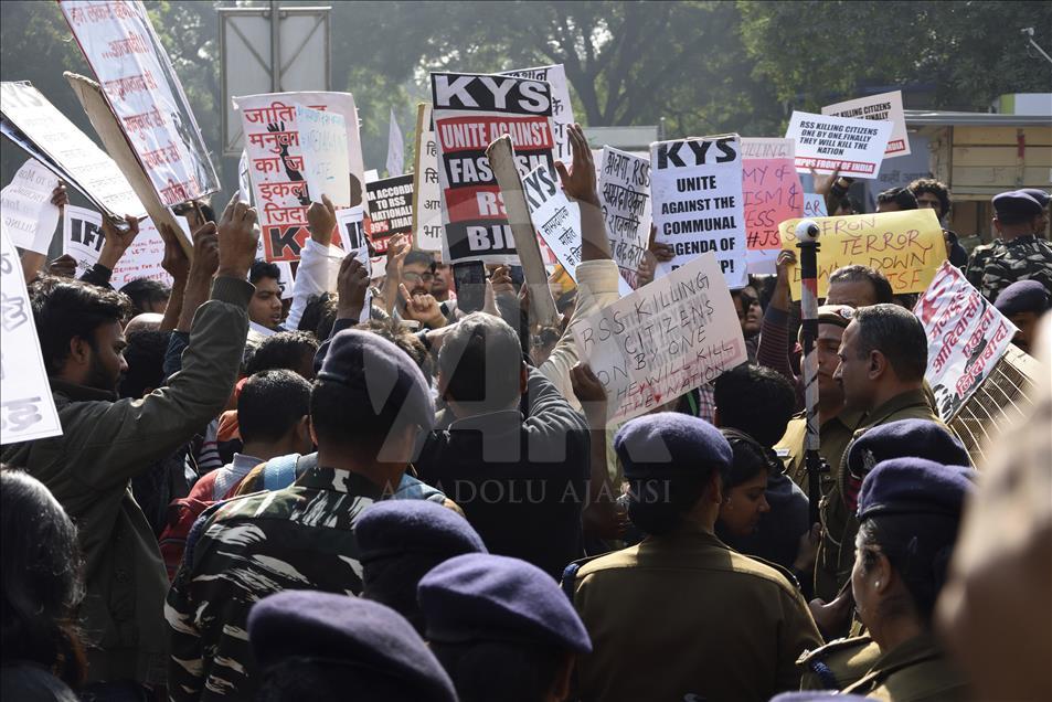 Hindistan'da Afrazul cinayeti protesto edildi