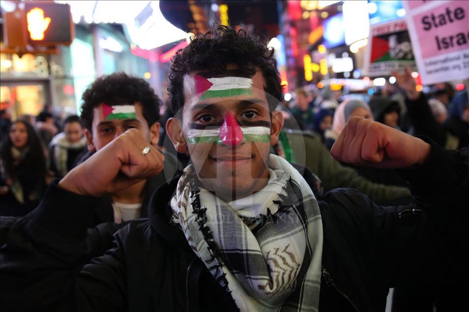 Times Square: Hiljade ljudi na protestima protiv Trumpove odluke