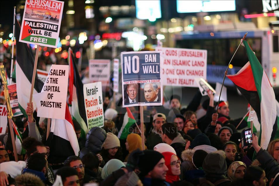 Times Square: Hiljade ljudi na protestima protiv Trumpove odluke