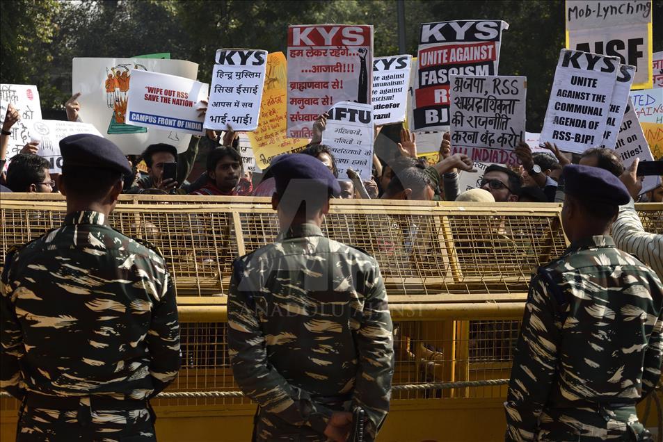 Hindistan'da Afrazul cinayeti protesto edildi